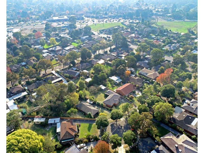 6 Robert Court, Croydon VIC 3136
