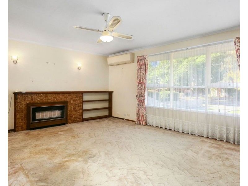 6 Robert Court, Croydon VIC 3136