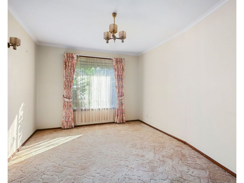 6 Robert Court, Croydon VIC 3136