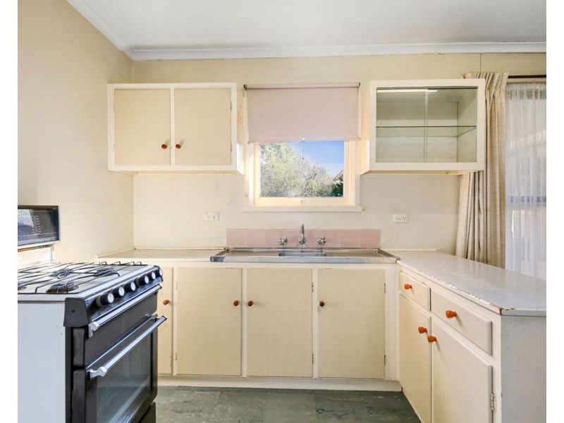 6 Robert Court, Croydon VIC 3136