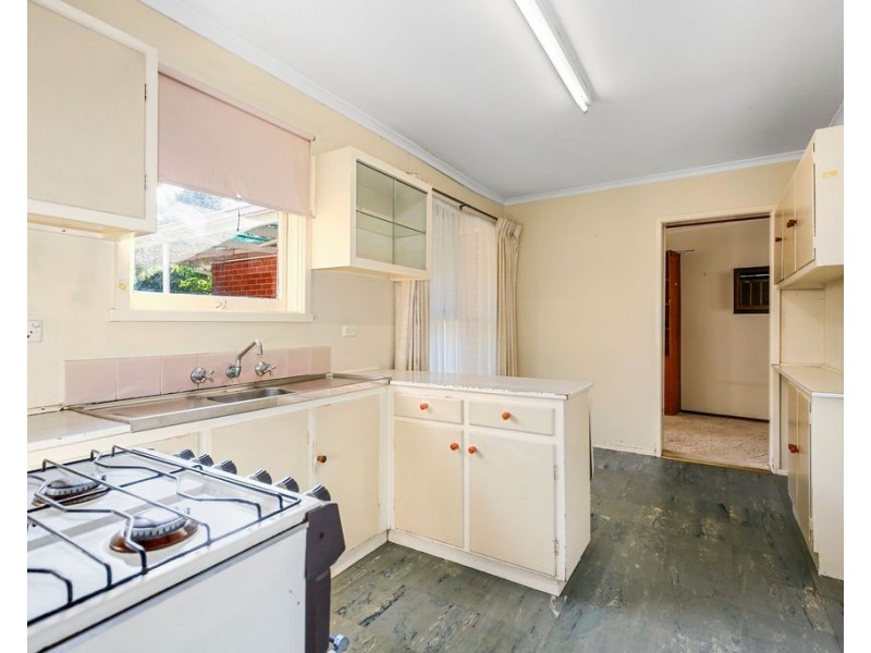 6 Robert Court, Croydon VIC 3136
