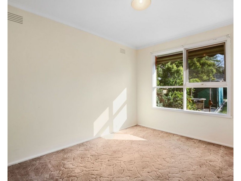 6 Robert Court, Croydon VIC 3136