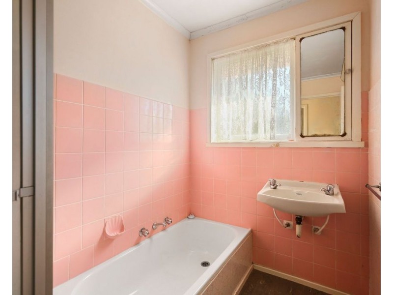 6 Robert Court, Croydon VIC 3136