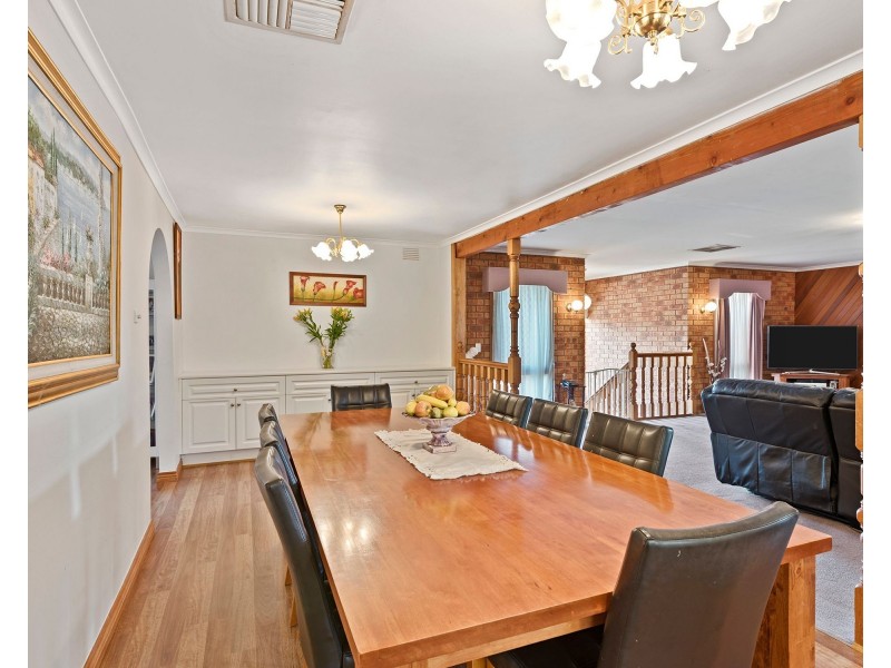 4 Chirnside Drive, Chirnside Park VIC 3116