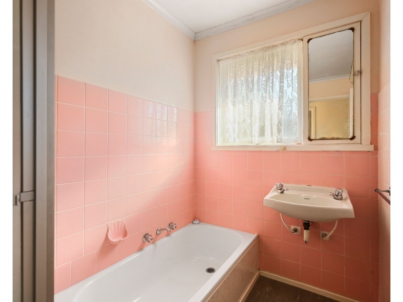 6 Robert Court, Croydon VIC 3136