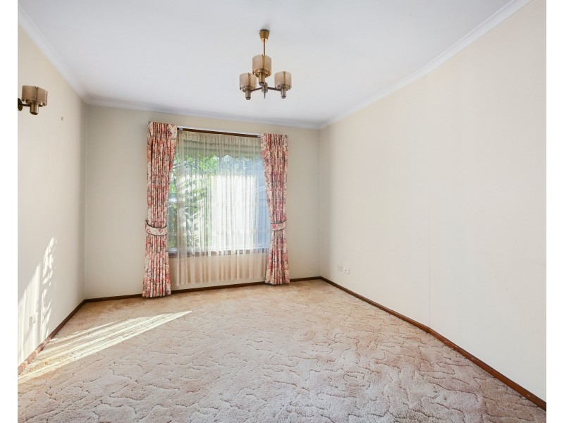 6 Robert Court, Croydon VIC 3136