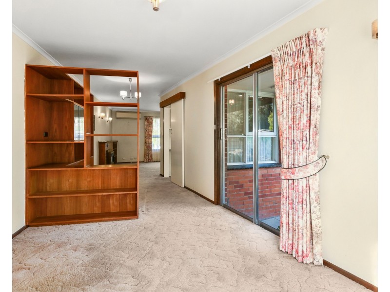 6 Robert Court, Croydon VIC 3136