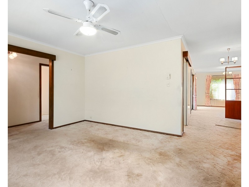 6 Robert Court, Croydon VIC 3136