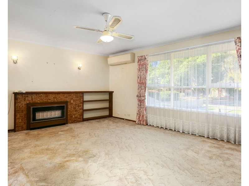 6 Robert Court, Croydon VIC 3136