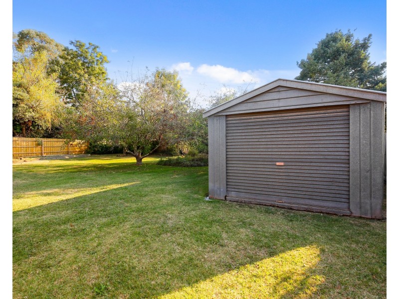 6 Robert Court, Croydon VIC 3136