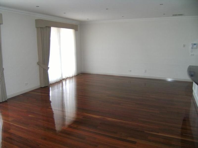 9 Kingston Way, Mooroolbark VIC 3138