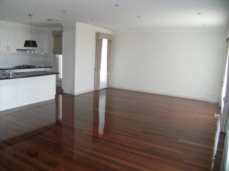 9 Kingston Way, Mooroolbark VIC 3138