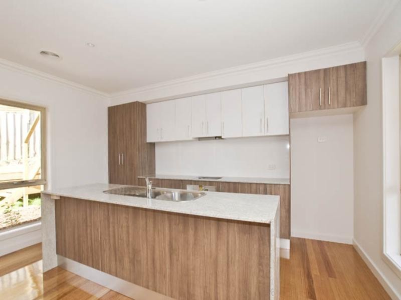 2/11 Peden Street, Chirnside Park VIC 3116