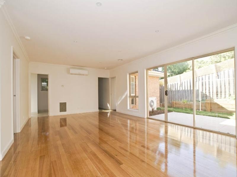 2/11 Peden Street, Chirnside Park VIC 3116