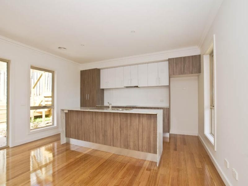 2/11 Peden Street, Chirnside Park VIC 3116