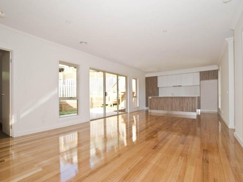 2/11 Peden Street, Chirnside Park VIC 3116