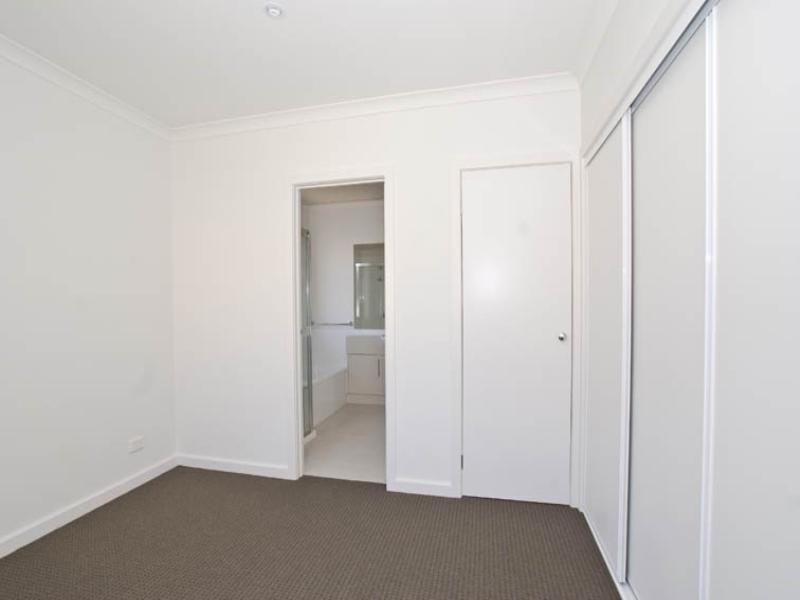 2/11 Peden Street, Chirnside Park VIC 3116