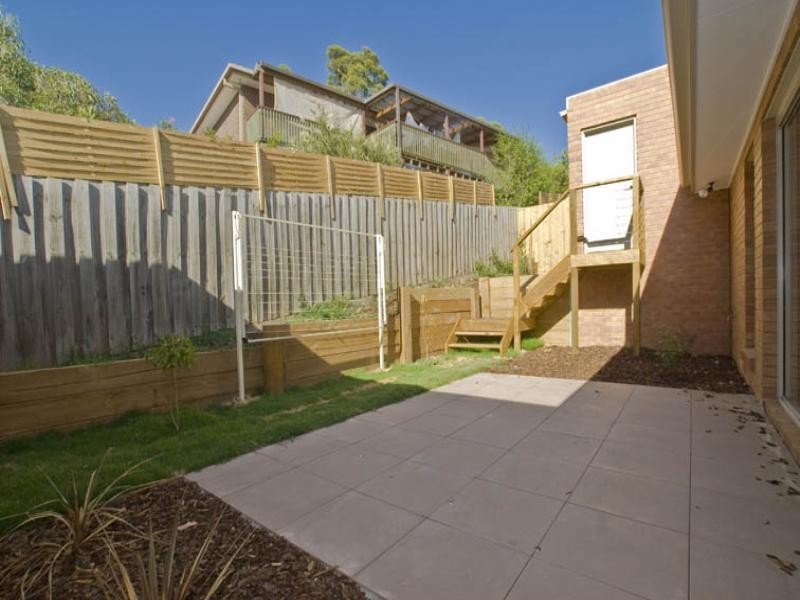 2/11 Peden Street, Chirnside Park VIC 3116