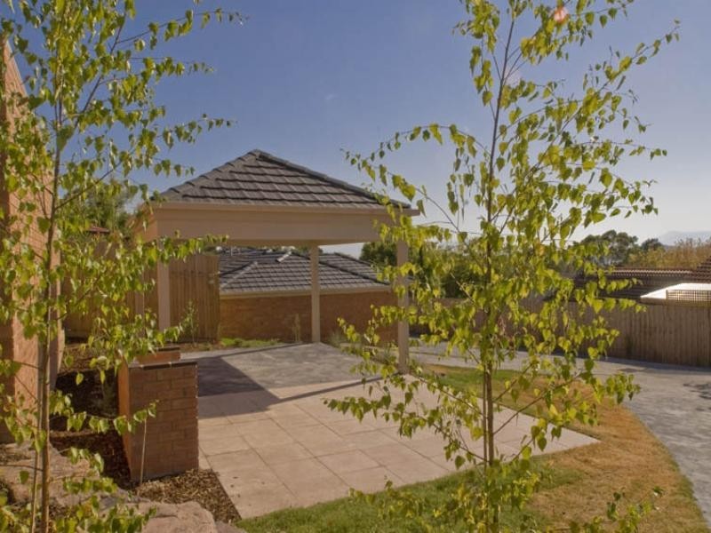 2/11 Peden Street, Chirnside Park VIC 3116