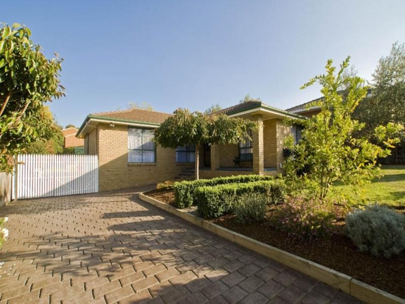 34 Wainewright Avenue, Mooroolbark VIC 3138