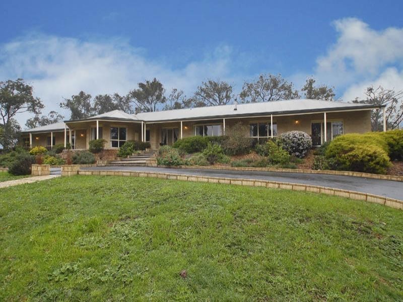 8 Victoria Street, Wandin North VIC 3139
