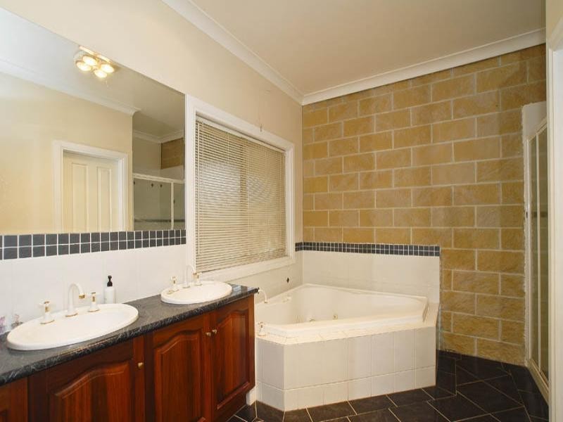 8 Victoria Street, Wandin North VIC 3139