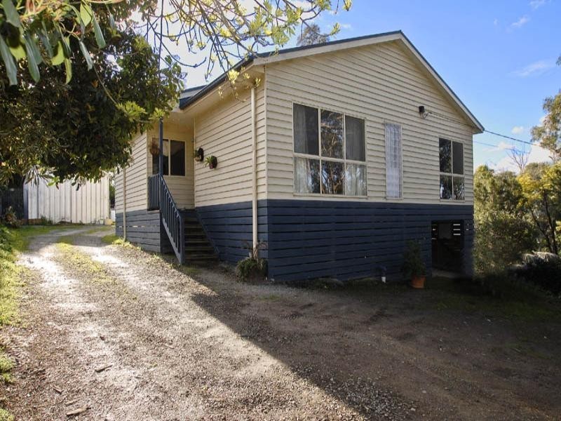 2 Tarhilla Drive, Launching Place VIC 3139