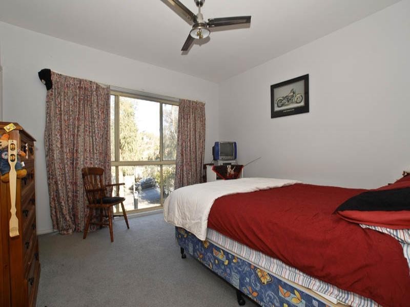 2 Tarhilla Drive, Launching Place VIC 3139