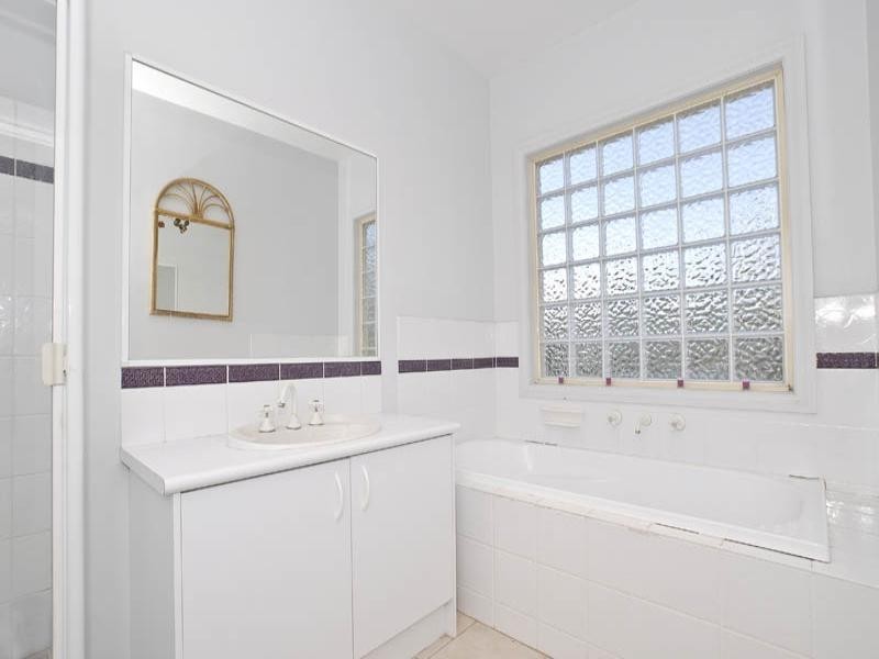 2 Tarhilla Drive, Launching Place VIC 3139