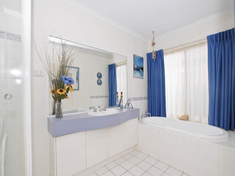 73 Nimblefoot Way, Lilydale VIC 3140