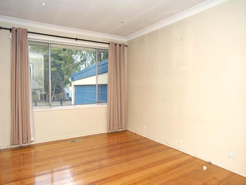 1/120 Mount View Parade, Croydon VIC 3136