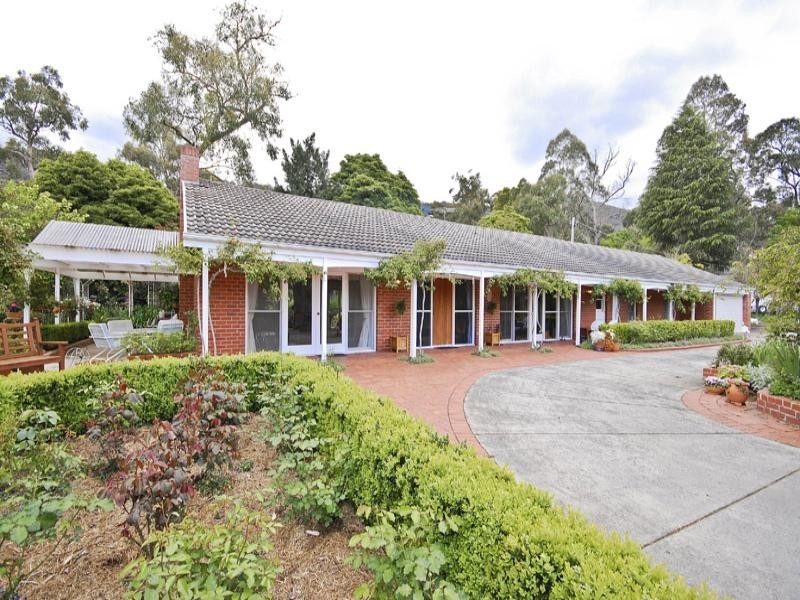 31 Heathfield Grove, Montrose VIC 3765