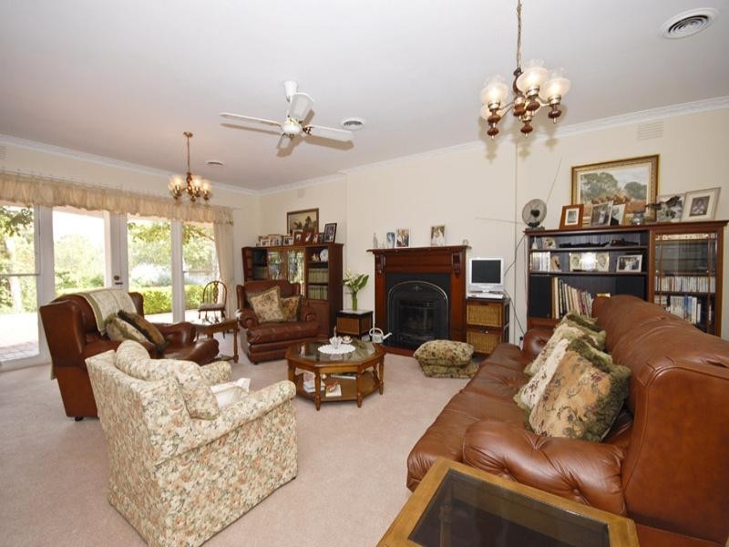 31 Heathfield Grove, Montrose VIC 3765