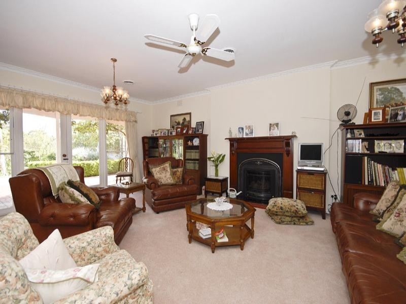 31 Heathfield Grove, Montrose VIC 3765