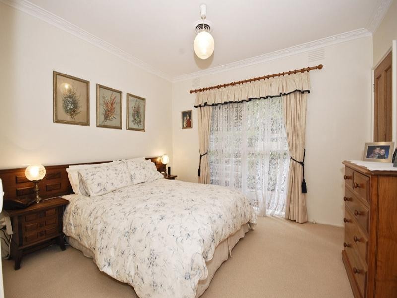 31 Heathfield Grove, Montrose VIC 3765