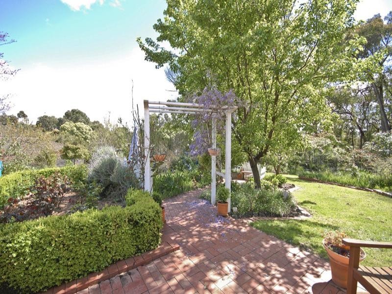 31 Heathfield Grove, Montrose VIC 3765
