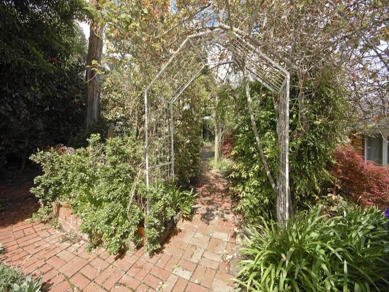 31 Heathfield Grove, Montrose VIC 3765