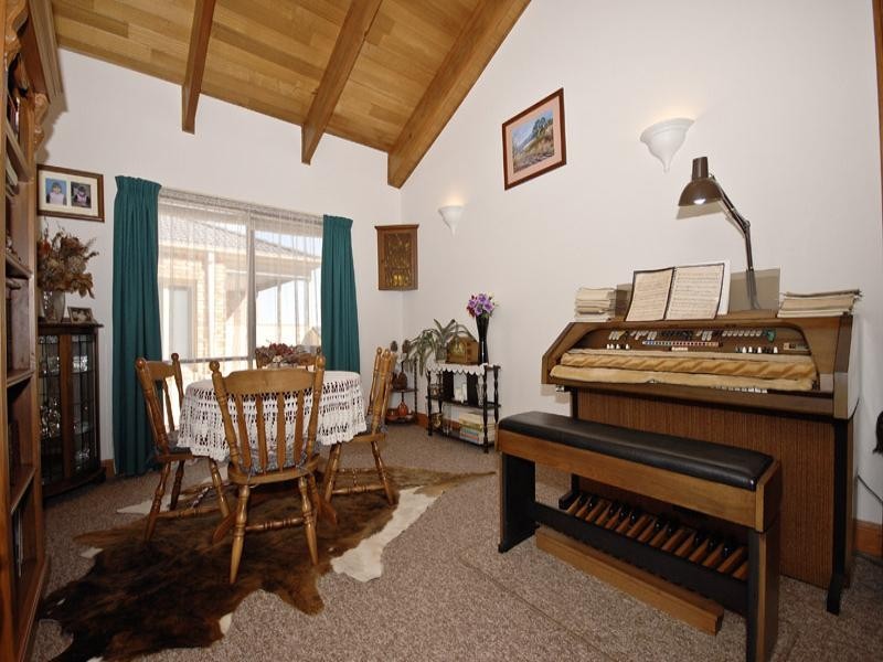 8 Drummer Hill Lane, Mooroolbark VIC 3138