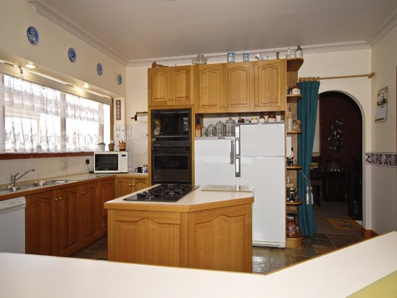 8 Drummer Hill Lane, Mooroolbark VIC 3138