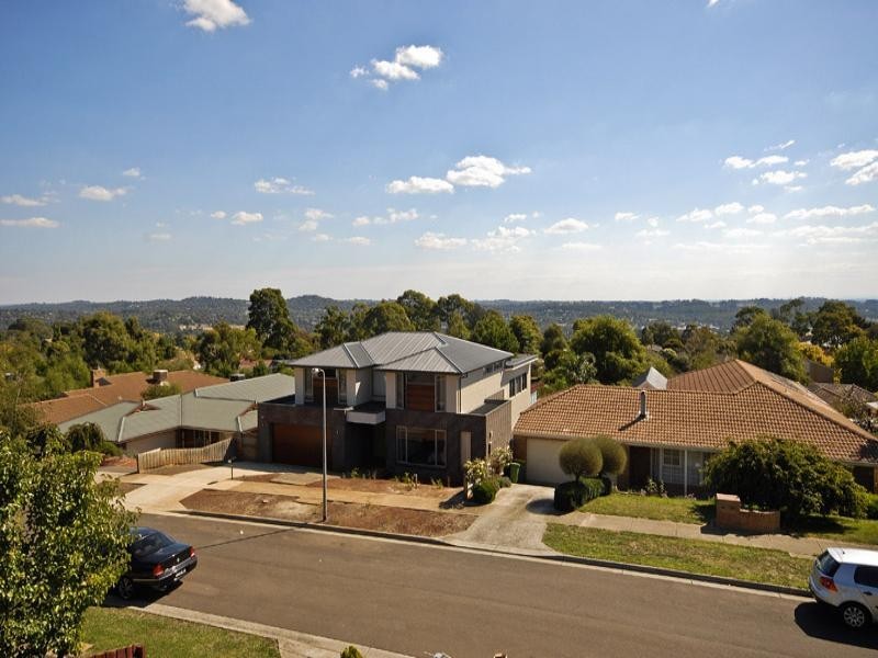 8 Drummer Hill Lane, Mooroolbark VIC 3138