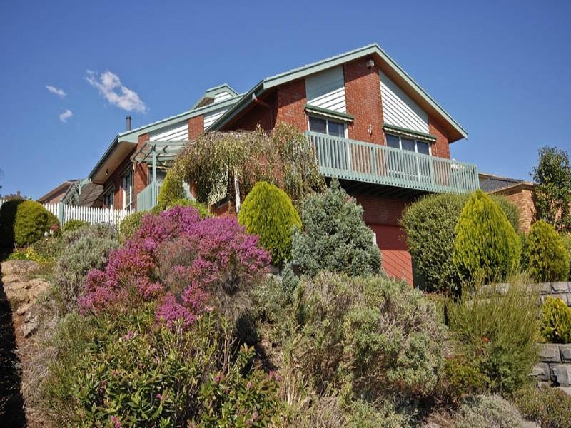 8 Drummer Hill Lane, Mooroolbark VIC 3138