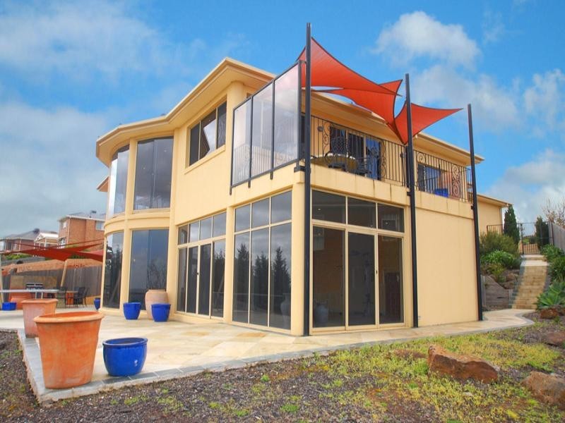 26 Hilledge Lane, Mooroolbark VIC 3138