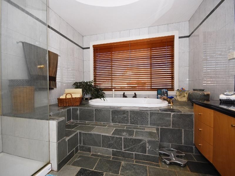 26 Hilledge Lane, Mooroolbark VIC 3138