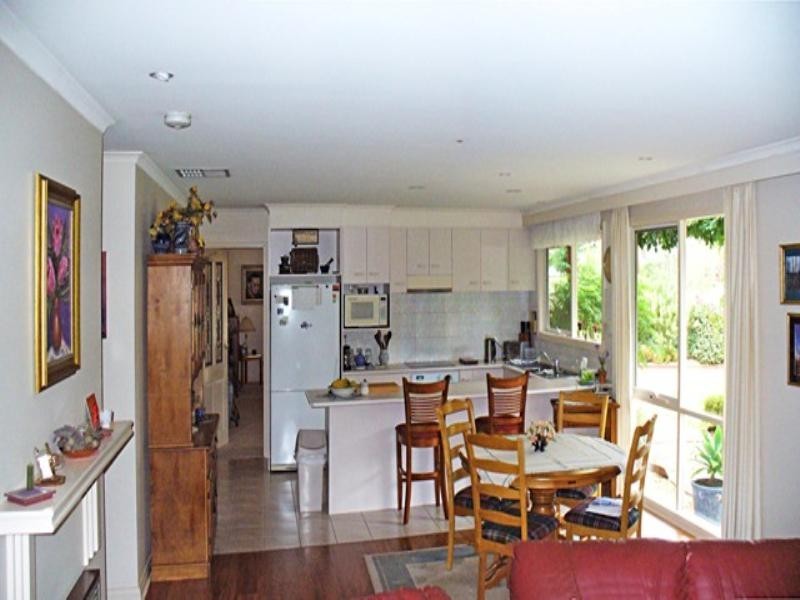 2 Nicholson Crescent, Lilydale VIC 3140