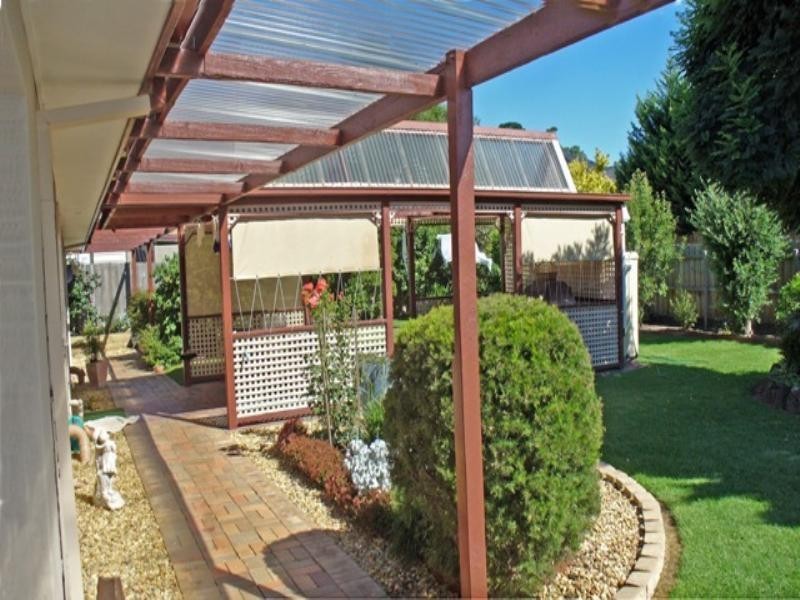 2 Nicholson Crescent, Lilydale VIC 3140