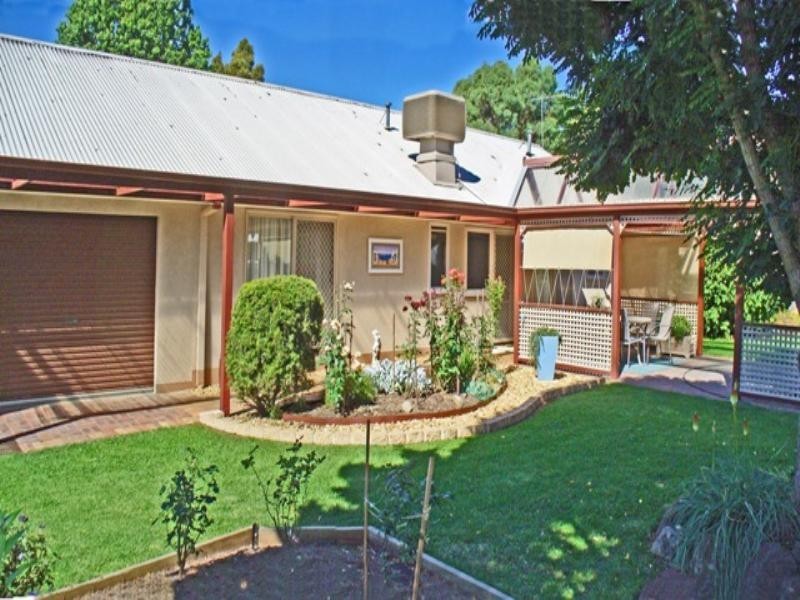 2 Nicholson Crescent, Lilydale VIC 3140