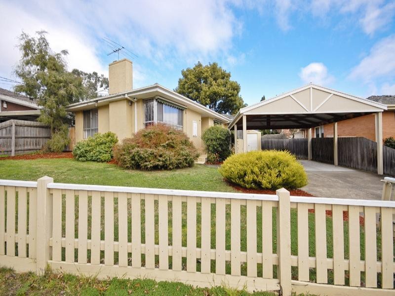 17 Lockhart Road, Ringwood North VIC 3134