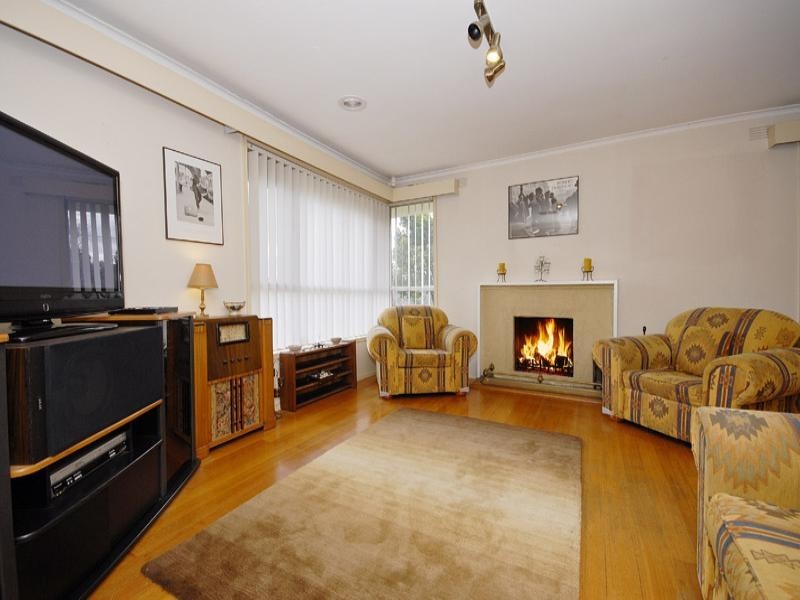 17 Lockhart Road, Ringwood North VIC 3134