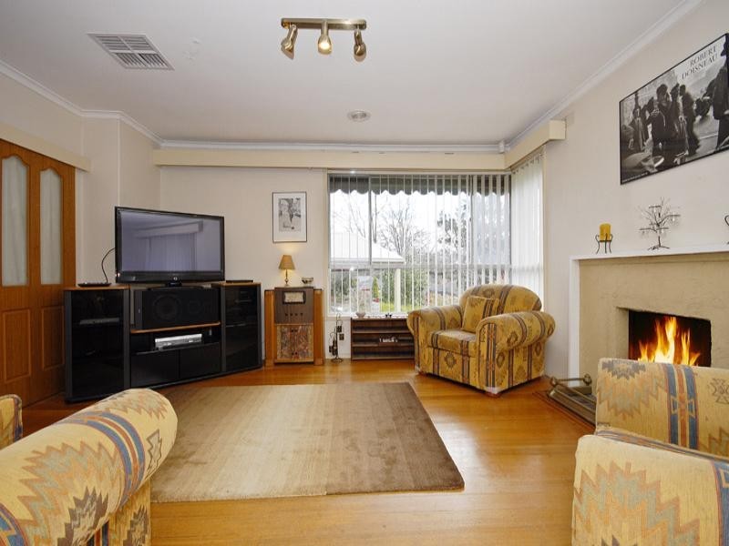 17 Lockhart Road, Ringwood North VIC 3134