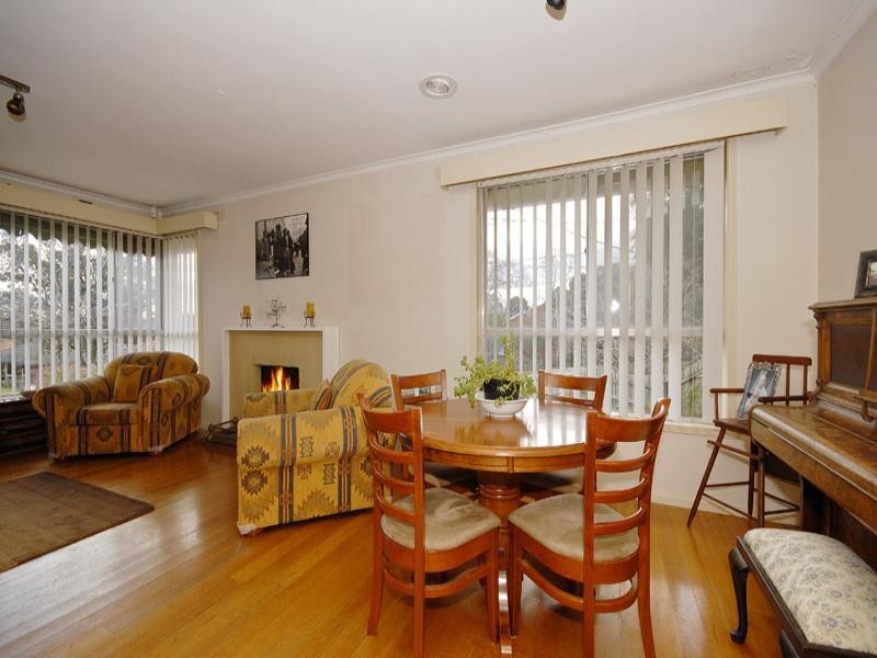 17 Lockhart Road, Ringwood North VIC 3134